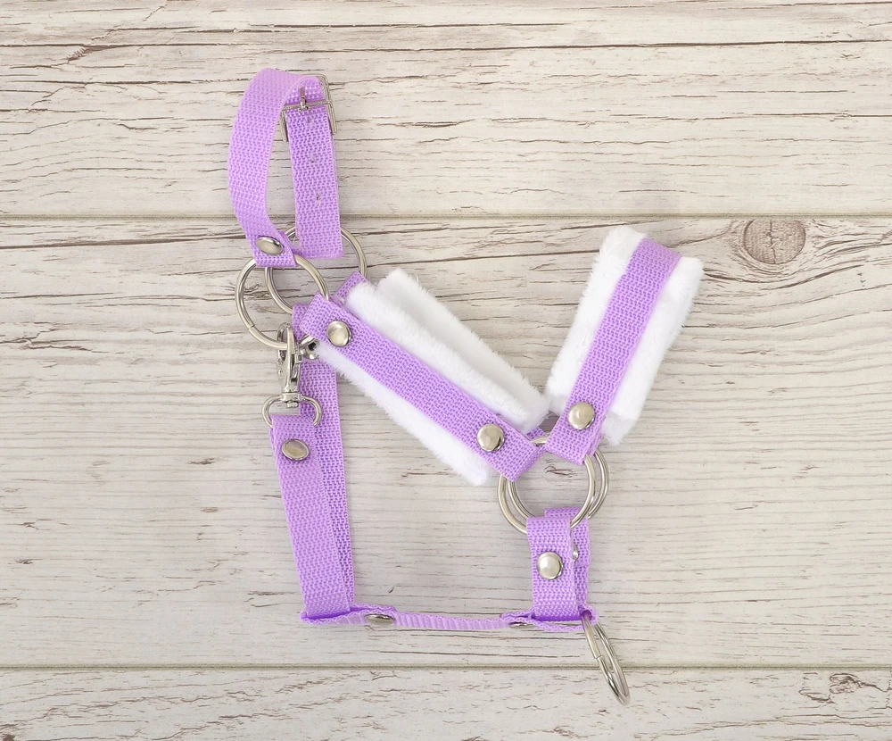 Super Hobby Horse Reguliuojamas kantaras hobi arkliukui A3 – violetinis su balta pūkine apdaila