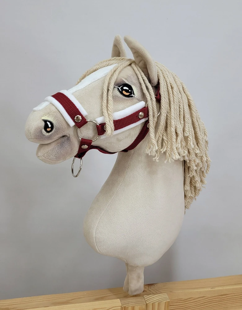 Super Hobby Horse Reguliuojamas kantaras hobi arkliukui – burgundinis su balta pūkine apdaila