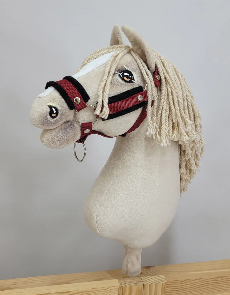 Super Hobby Horse Reguliuojamas kantaras hobi arkliukui – burgundinis su juoda pūkine apdaila