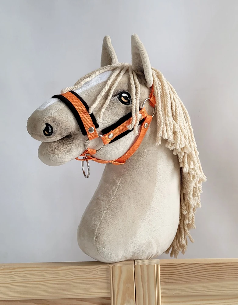 Super Hobby Horse Reguliuojamas kantaras hobi arkliukui A3 – oranžinis su juodu kailiuku