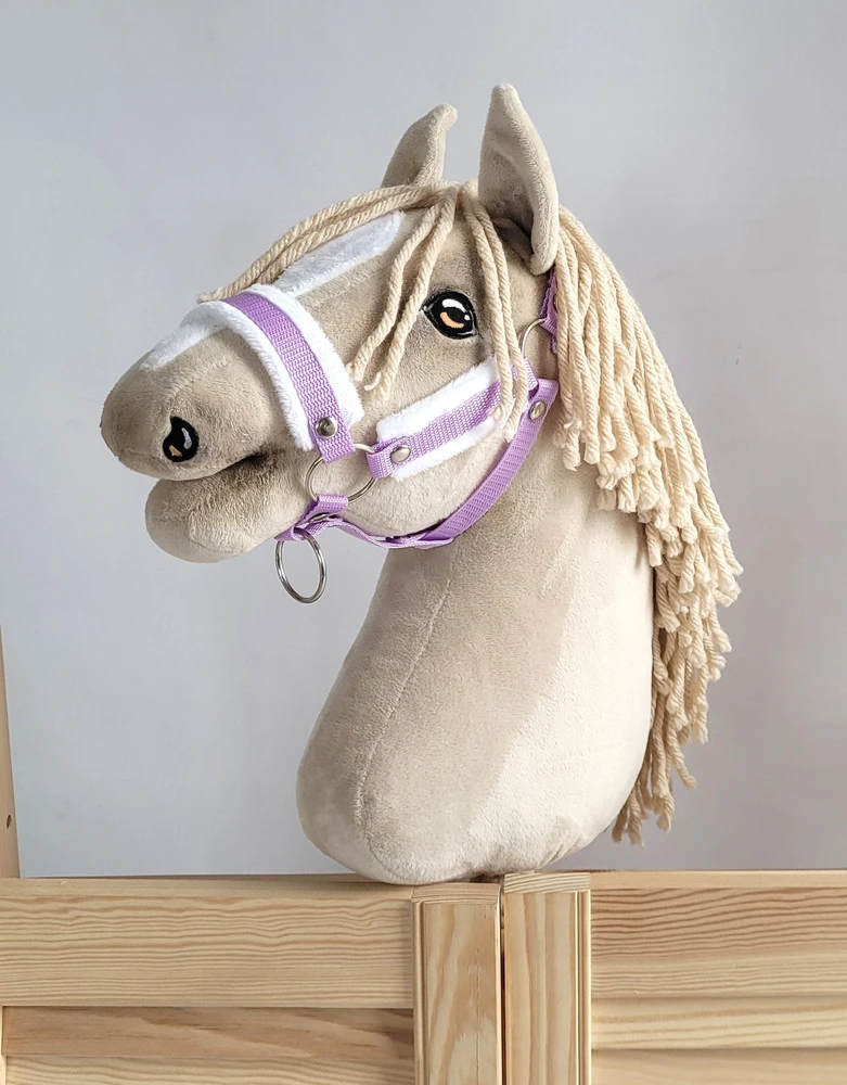 Super Hobby Horse Reguliuojamas kantaras hobi arkliukui A3 – violetinis su balta pūkine apdaila