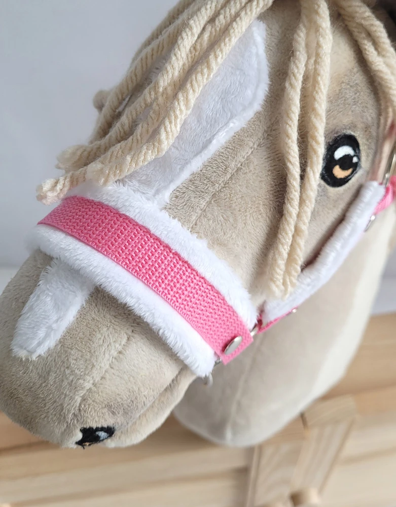 Super Hobby Horse Reguliuojamas kantaras hobi arkliukui – rožinis su balta pūkine apdaila