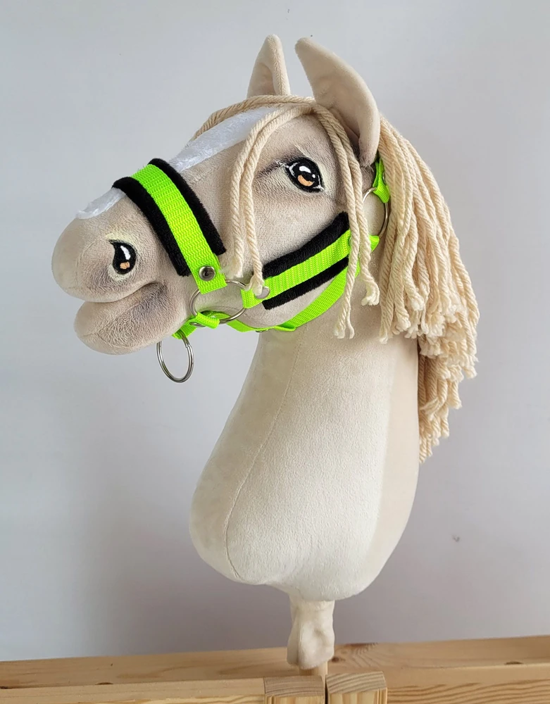 Super Hobby Horse Reguliuojamas kantaras hobi arkliukui – neoninis žalias su juoda pūkine apdaila