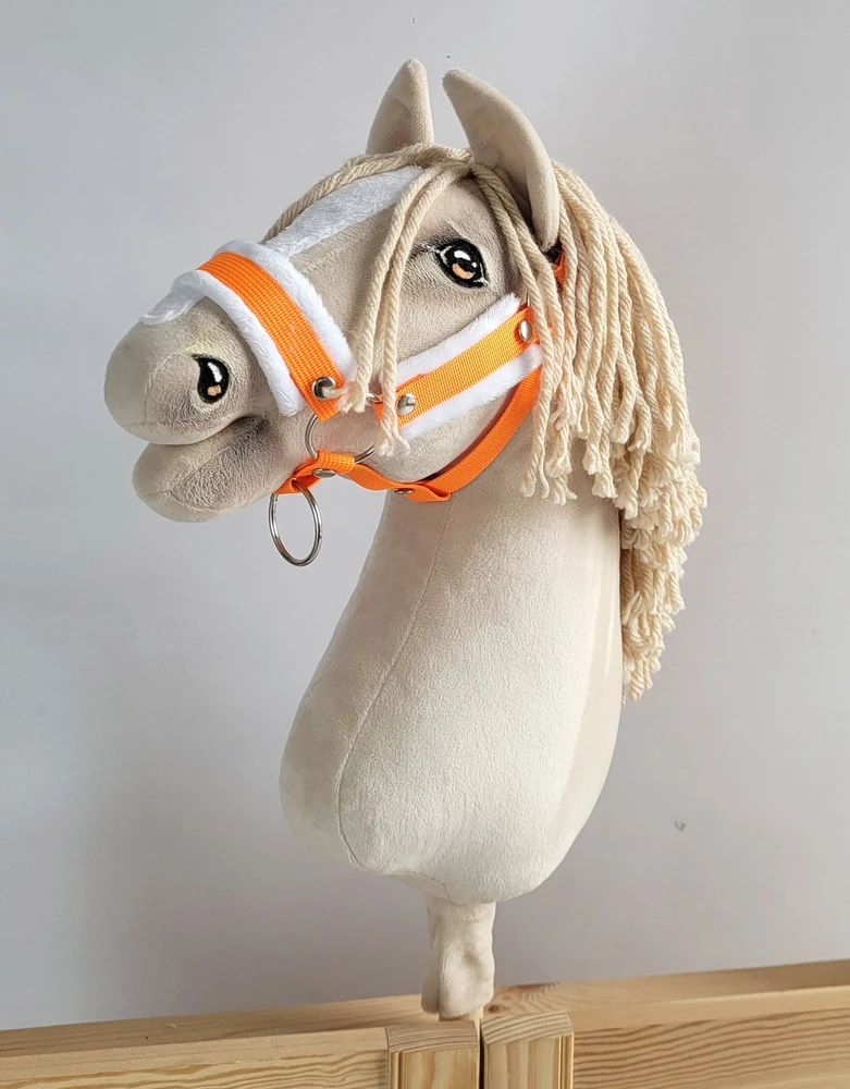 Super Hobby Horse Reguliuojamas kantaras hobi arkliukui – neoninės oranžinės spalvos su balta pūkuota apdaila