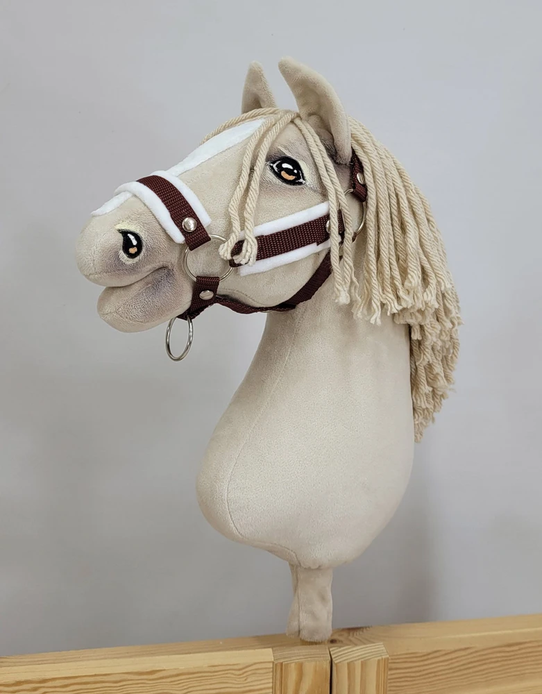 Super Hobby Horse Reguliuojamas kantaras hobi arkliukui rudas su balta pūkuota apdaila