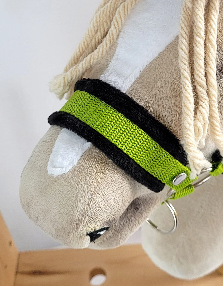 Super Hobby Horse Reguliuojamas kantaras hobi arkliukui A3 – žalias su juoda pūkine apdaila