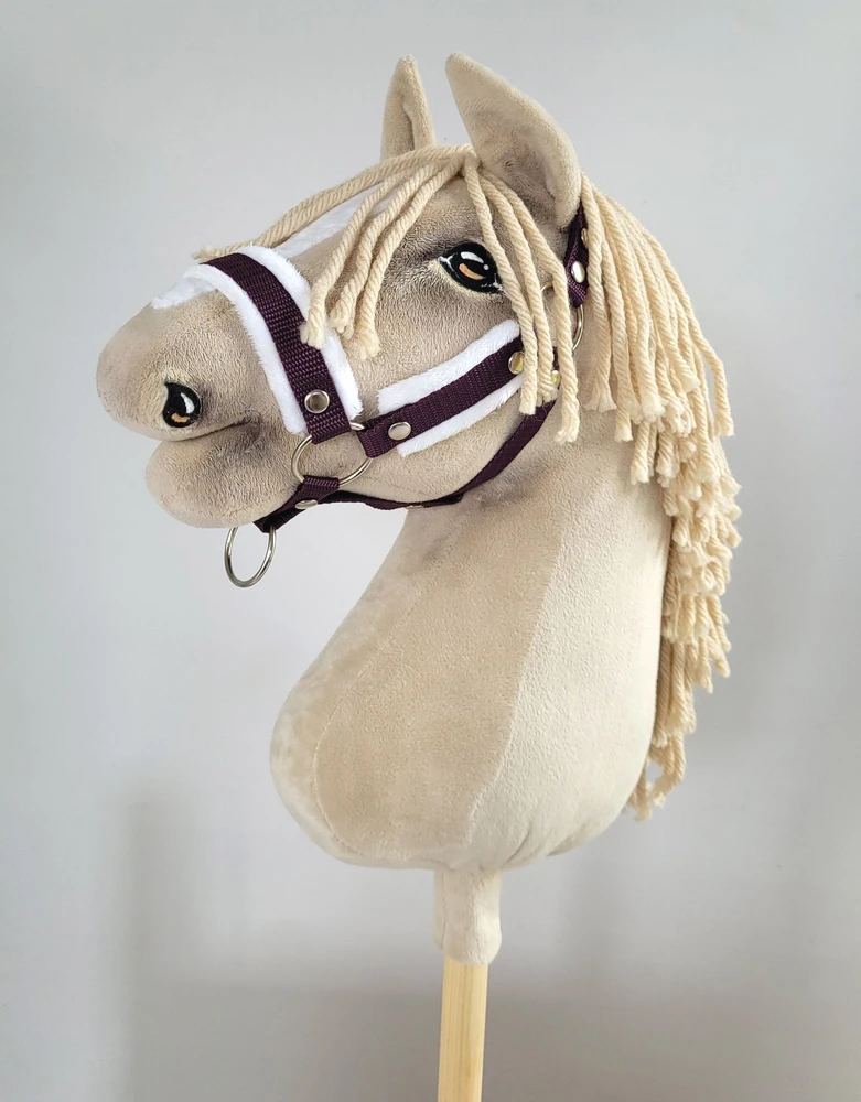 Super Hobby Horse Reguliuojamas kantaras hobi arkliukui – slyvinis su balta pūkine apdaila