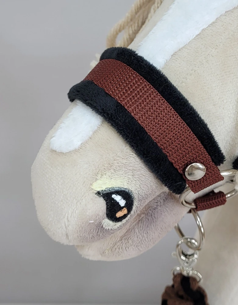 Super Hobby Horse Reguliuojamas kantaras hobi arkliukui rudas su juoda pūkuota apdaila