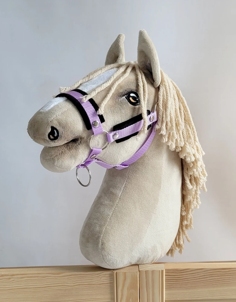 Super Hobby Horse Reguliuojamas kantaras hobi arkliukui – violetinis su juoda pūkine apdaila
