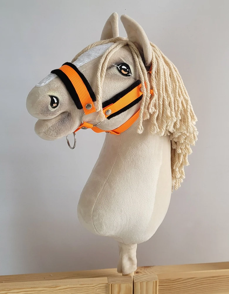 Super Hobby Horse Reguliuojamas kantaras hobi arkliukui – neoninis oranžinis su juoda pūkine apdaila