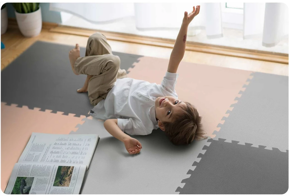 Ricokids Putplasčio dėlionės kilimėlis 180x180cm 9 vnt. pilkai persikinės spalvos