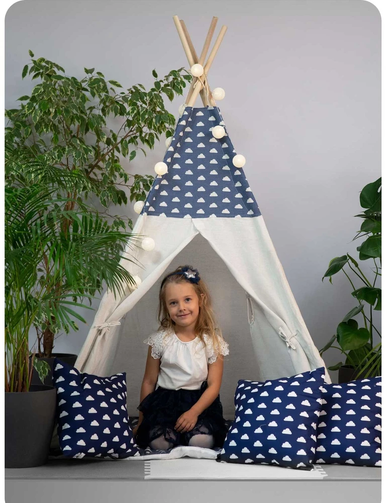 Ricokids Vaikiška tipi palapinė su girlianda ir lemputėmis - tamsiai mėlyna su debesėliais
