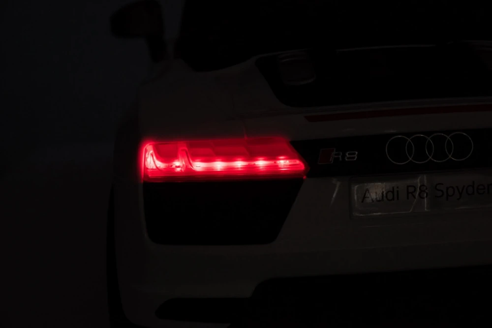 Ramiz Audi R8 na akumulator vaikams Baltas + Pilot + EVA + Wolny Start + MP3 LED