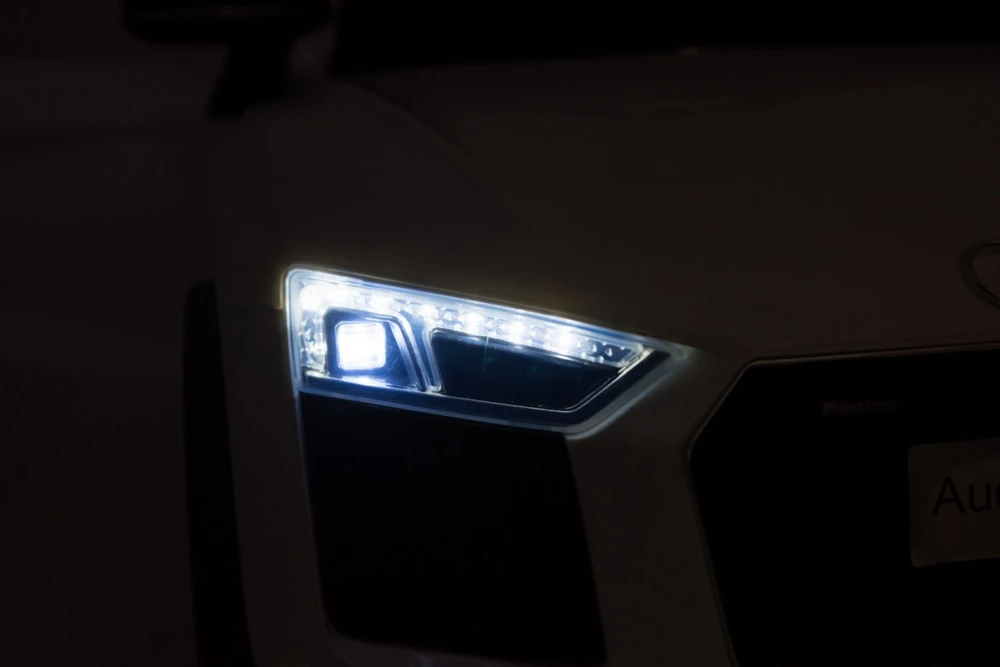 Ramiz Audi R8 na akumulator vaikams Baltas + Pilot + EVA + Wolny Start + MP3 LED