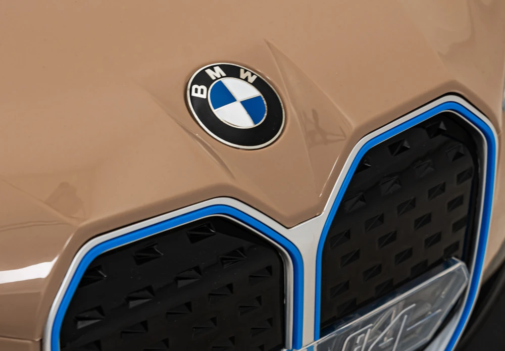 Elektrinė mašina vaikams BMW I4 aukso spalvos