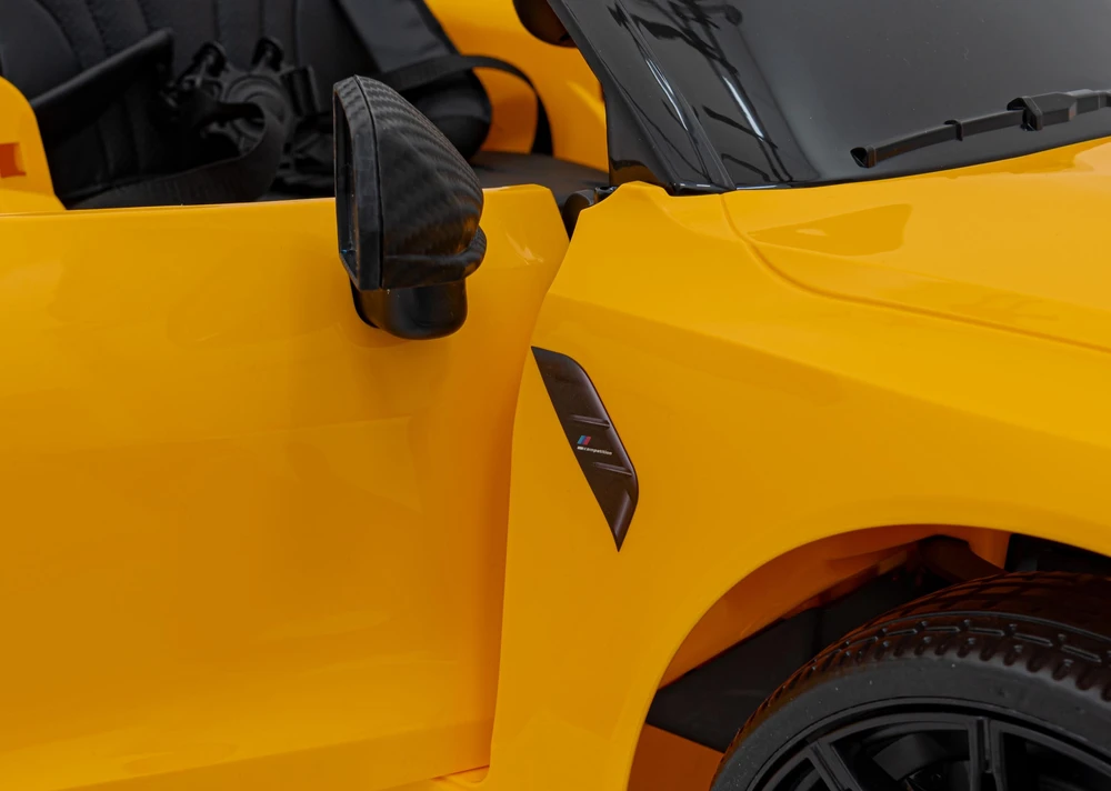 Triton Elektromobilis BMW M4, Geltona