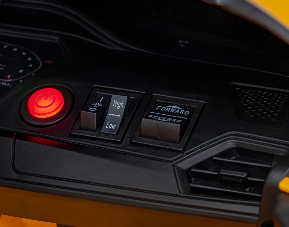 Triton Elektromobilis BMW M4, Geltona