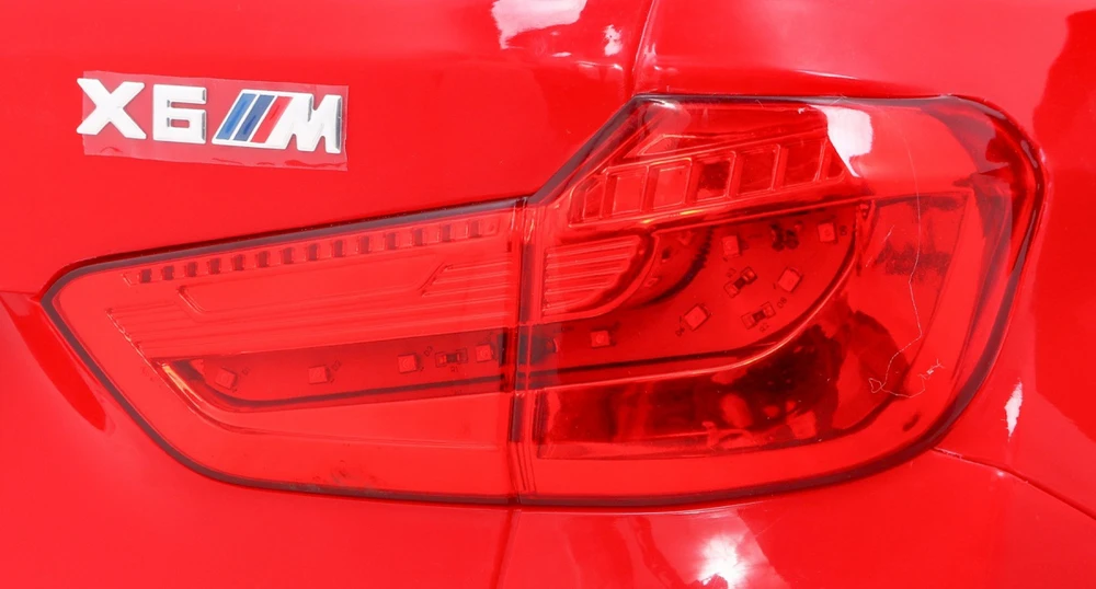 Ramiz Elektromobilis BMW X6M, Raudona