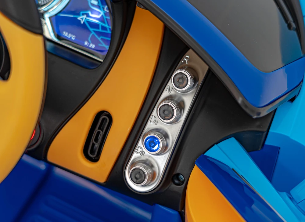 Ramiz Mėlyna Elektromobilis Bugatti Chiron, Mėlyna