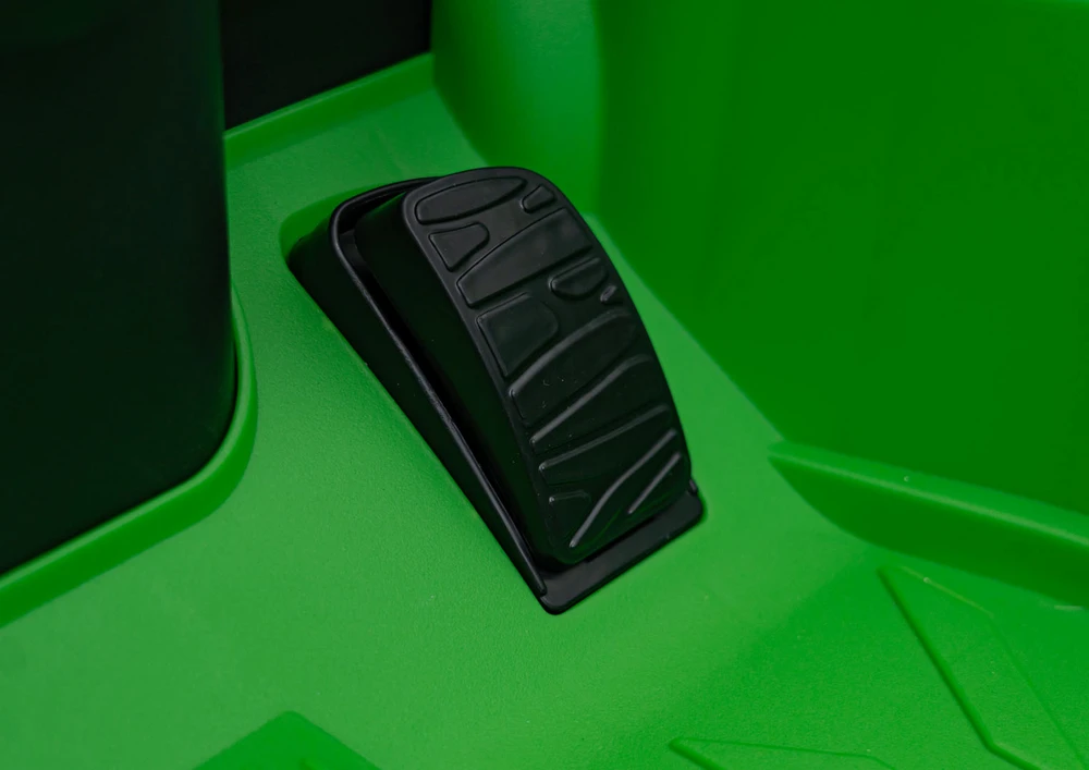 Ramiz Elektromobilis Lamborghini Revuelto, Žalias