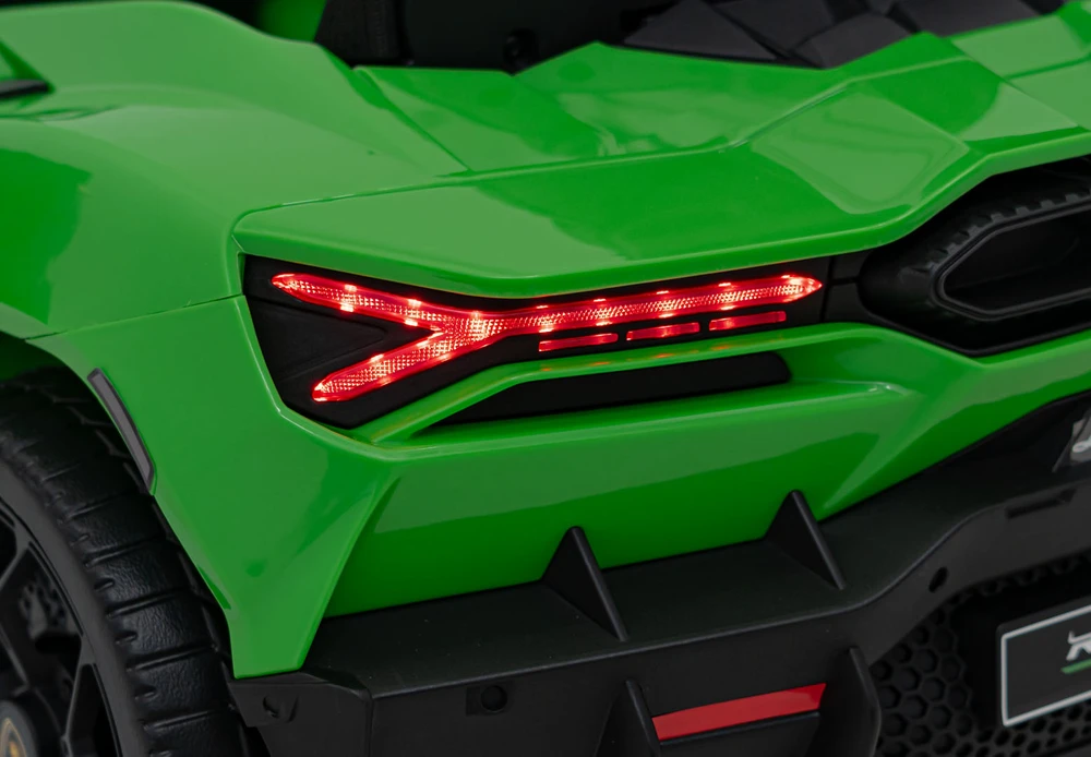Ramiz Elektromobilis Lamborghini Revuelto, Žalias