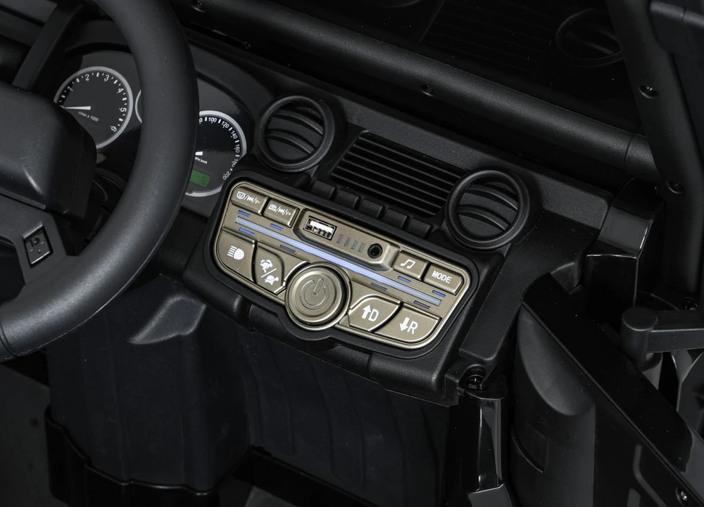 Elektromobilis Land Rover Defender 110 SVX Concept, Juodas