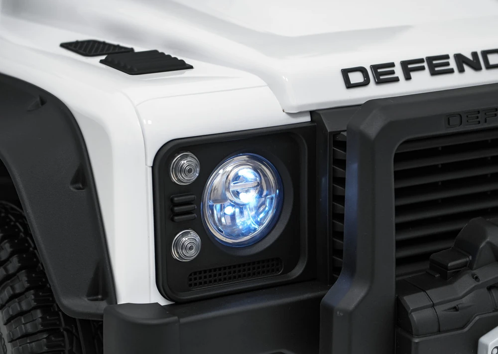 Elektromobilis Land Rover Defender 110 SVX Concept, Baltas