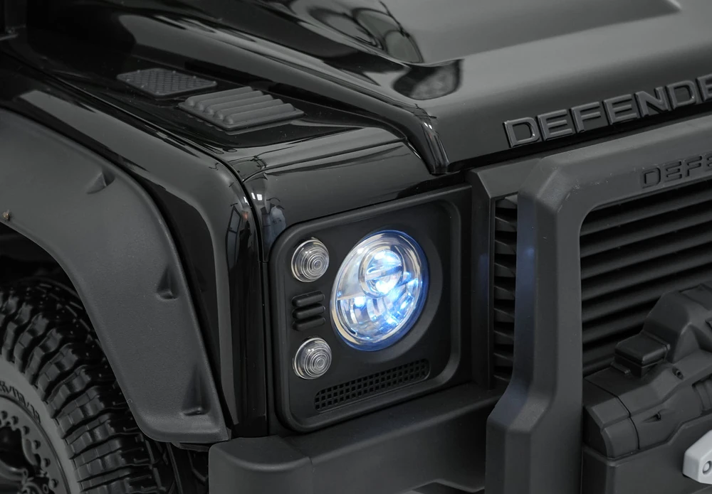 Elektromobilis Land Rover Defender 110 SVX Concept, Juodas