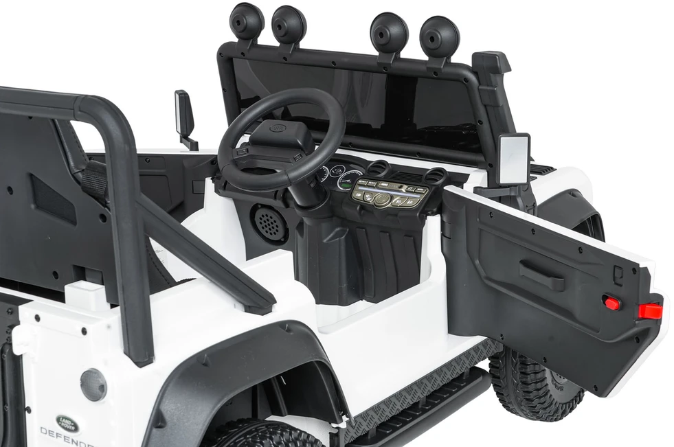 Elektromobilis Land Rover Defender 110 SVX Concept, Baltas
