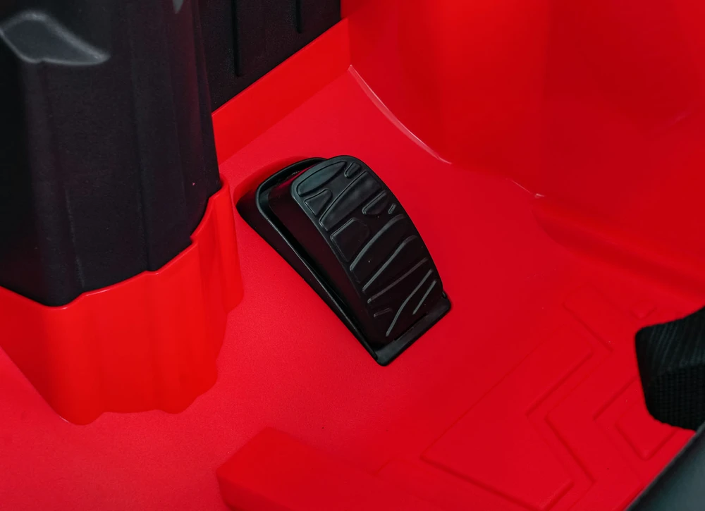 Elektromobilis Land Rover Defender 110 SVX Concept, Raudona