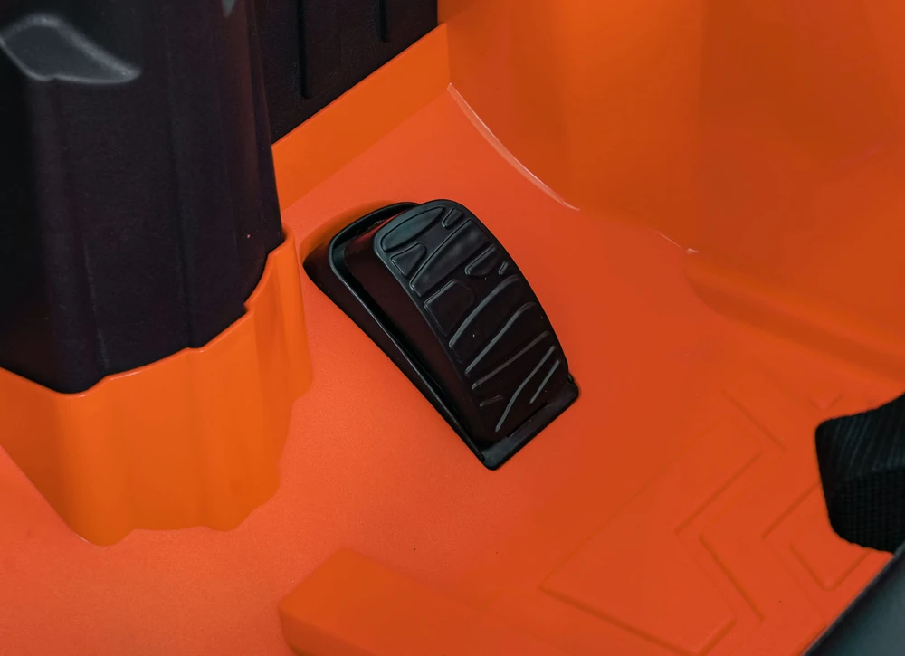 Elektromobilis Land Rover Defender 110 SVX Concept, Oranžinis