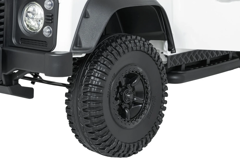Elektromobilis Land Rover Defender 110 SVX Concept, Baltas