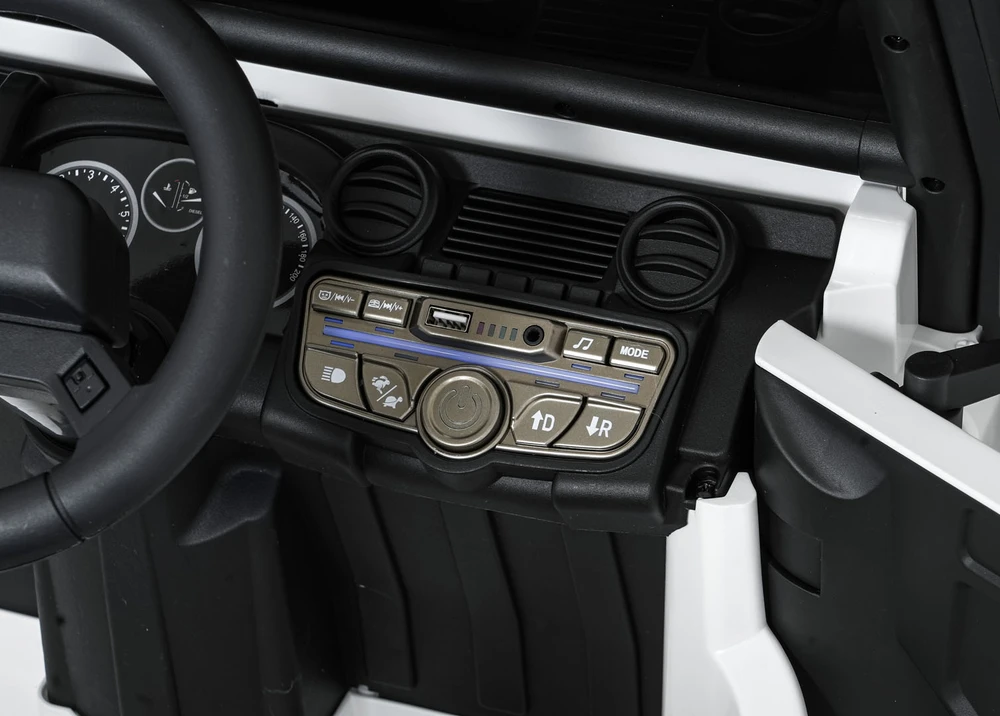 Elektromobilis Land Rover Defender 110 SVX Concept, Baltas