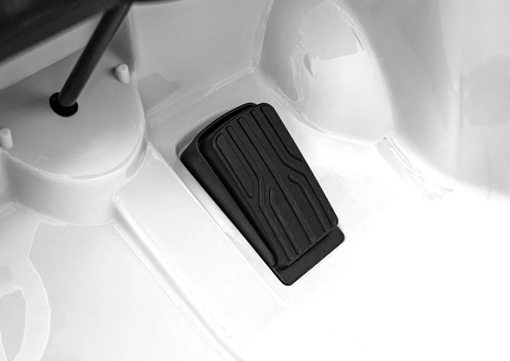 Ramiz Mercedes Benz EQA 250 Baltas