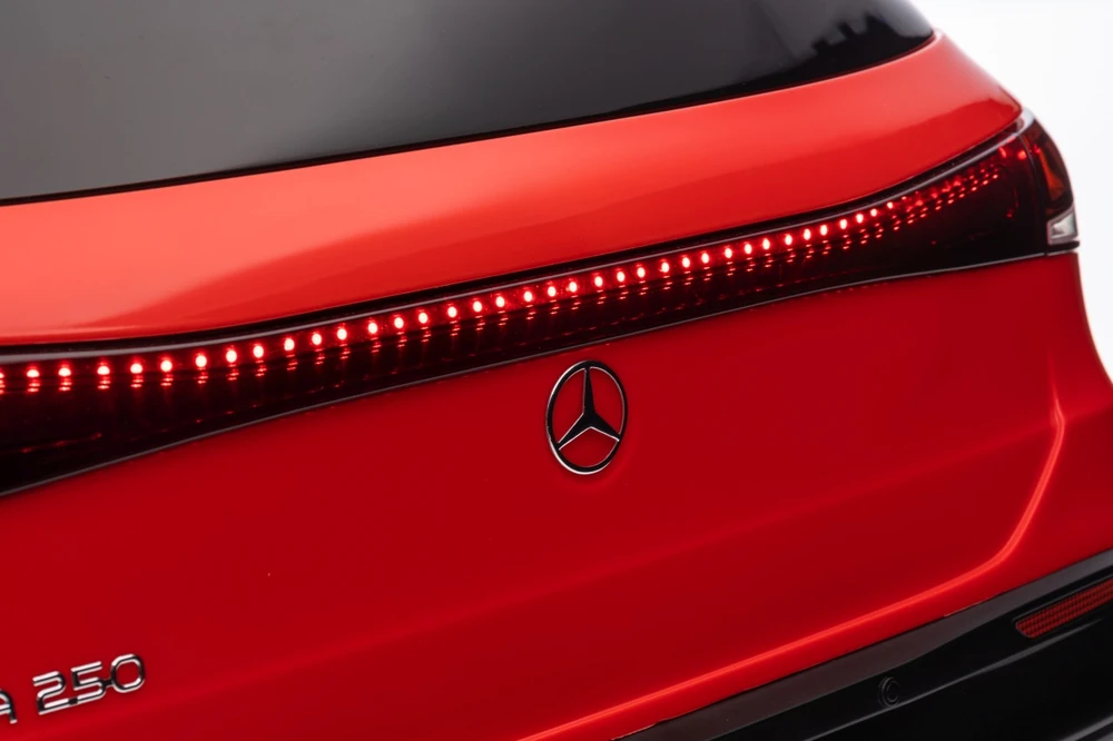 Powertec Važiuoklė Mercedes Benz EQA 250 Raudona