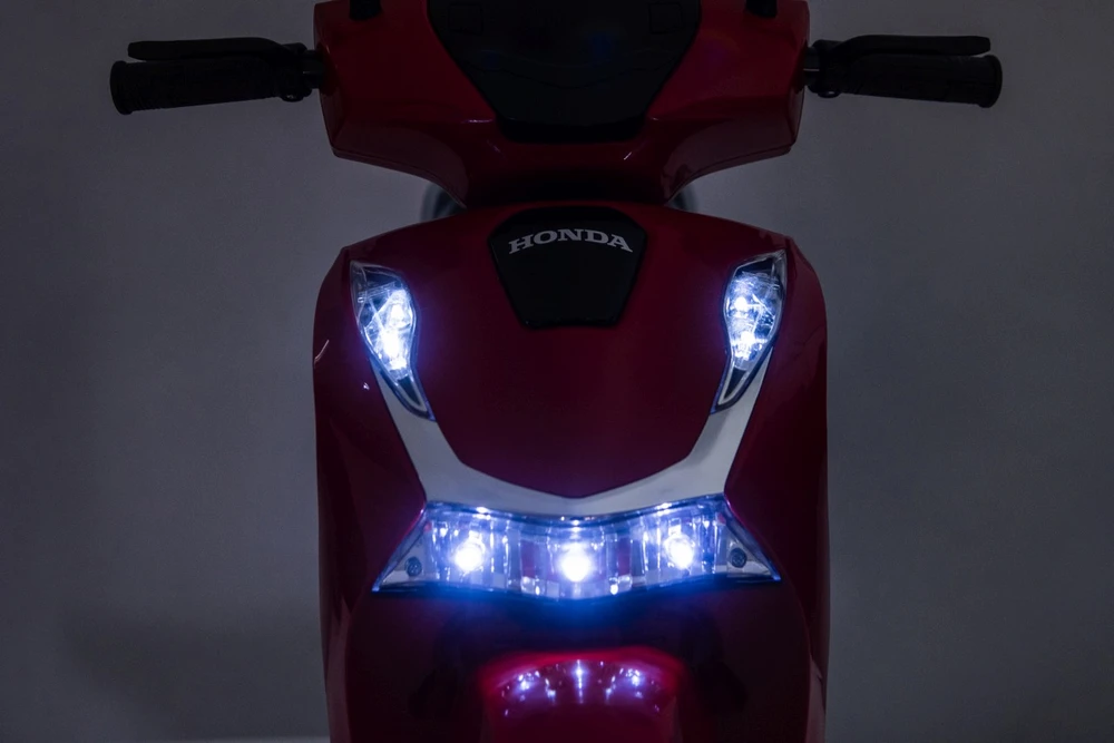 Vaikiškas elektrinis motoroleris Honda SH125i su LED šviesomis ir Bluetooth, nuo 3 metų, juodas