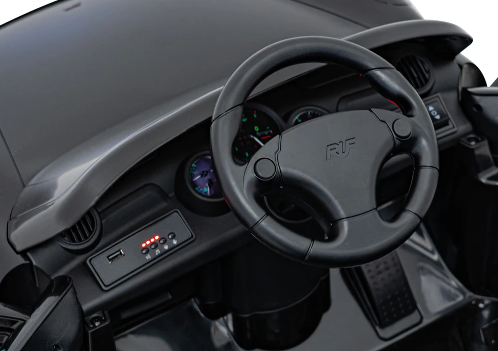 Elektromobilis RUF CTR3, Juodas