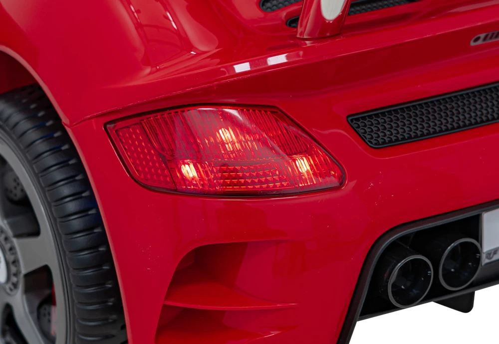 Elektromobilis RUF CTR3, Raudona