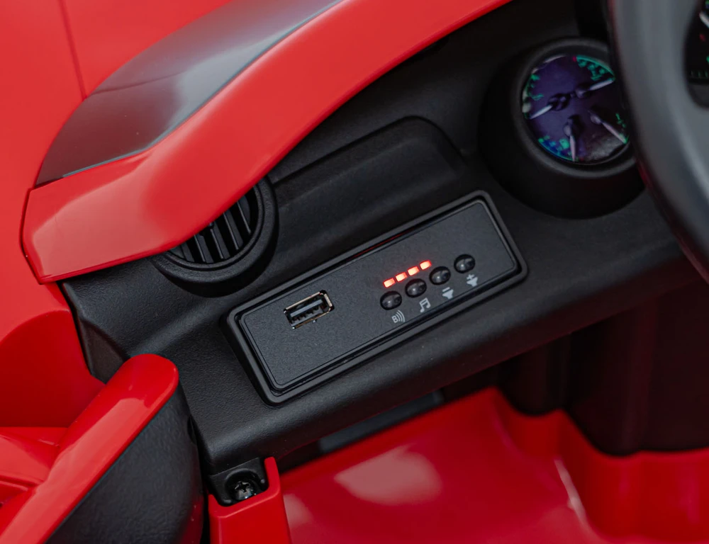 Elektromobilis RUF CTR3, Raudona
