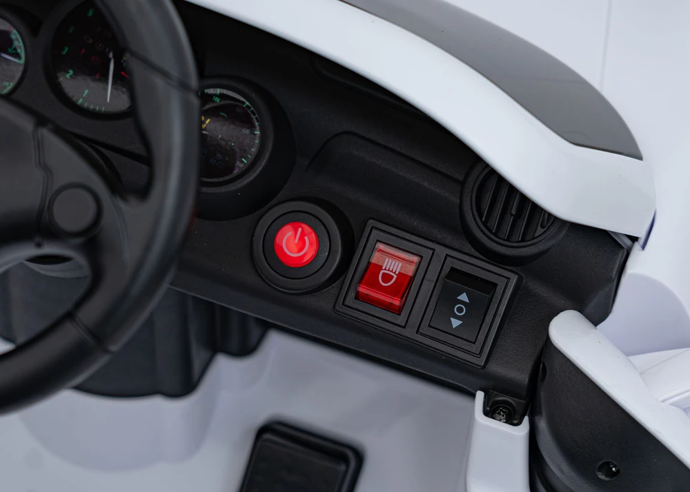 Elektromobilis RUF CTR3, Baltas