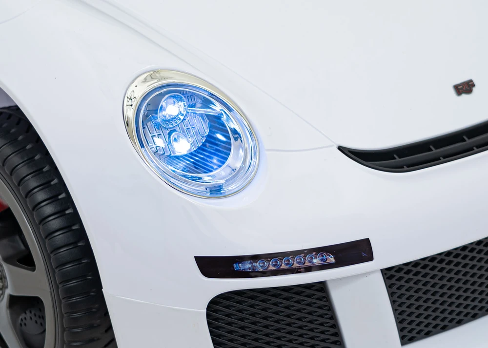 Elektromobilis RUF CTR3, Baltas
