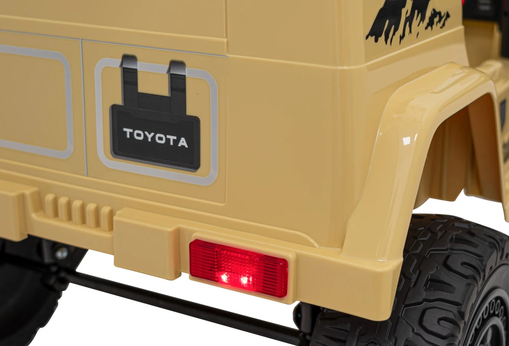 Elektromobilis Toyota FJ Cruiser 4x4, rusvai gelsvas