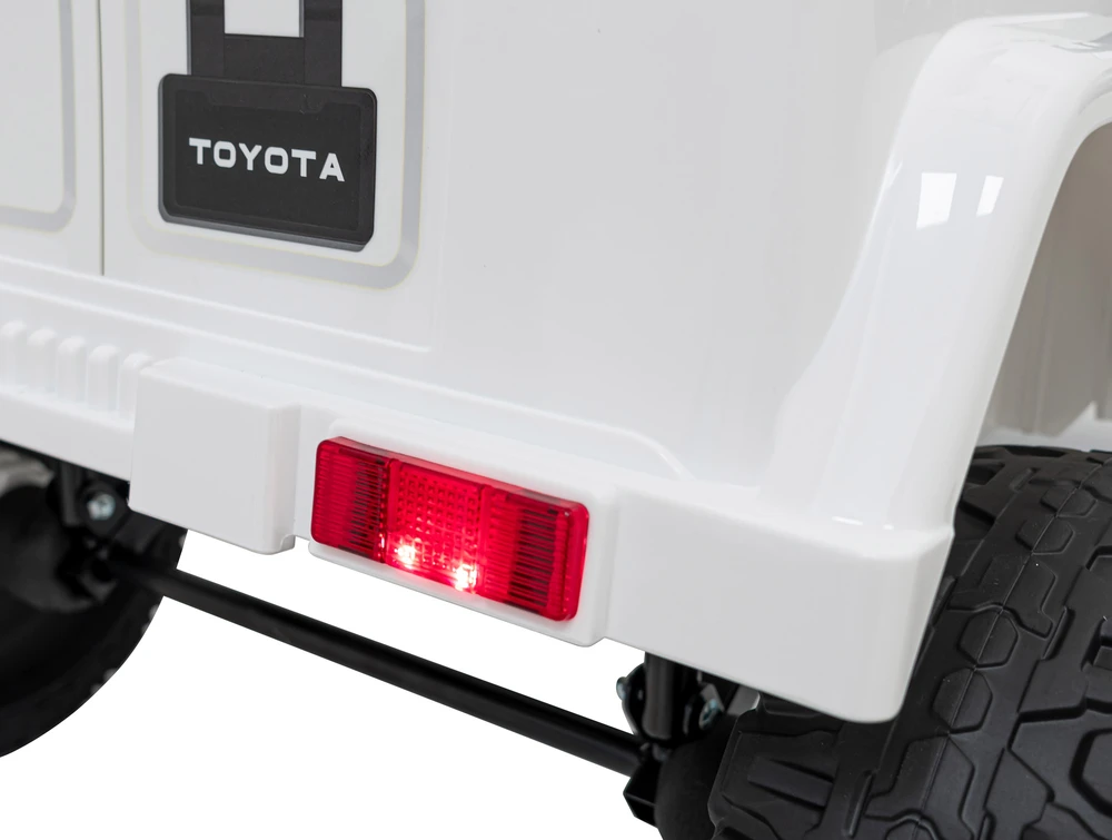 Elektromobilis Toyota FJ Cruiser 4x4, Baltas