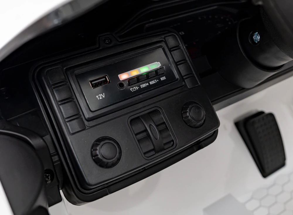 Triton Elektromobilis BMW M4 baltas