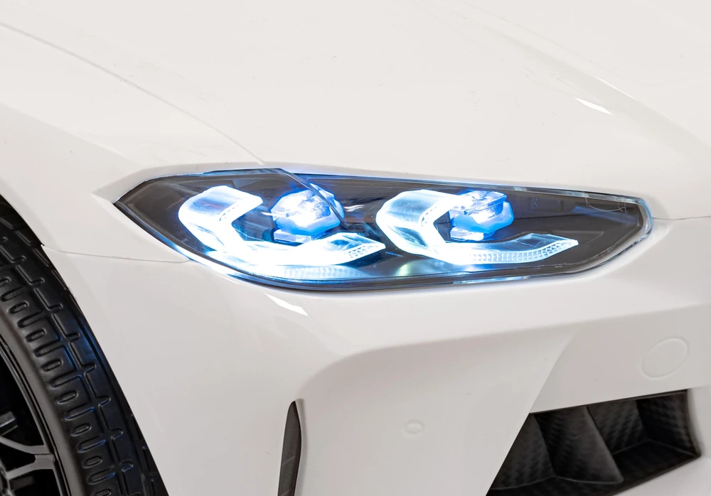 Triton Elektromobilis BMW M4 baltas