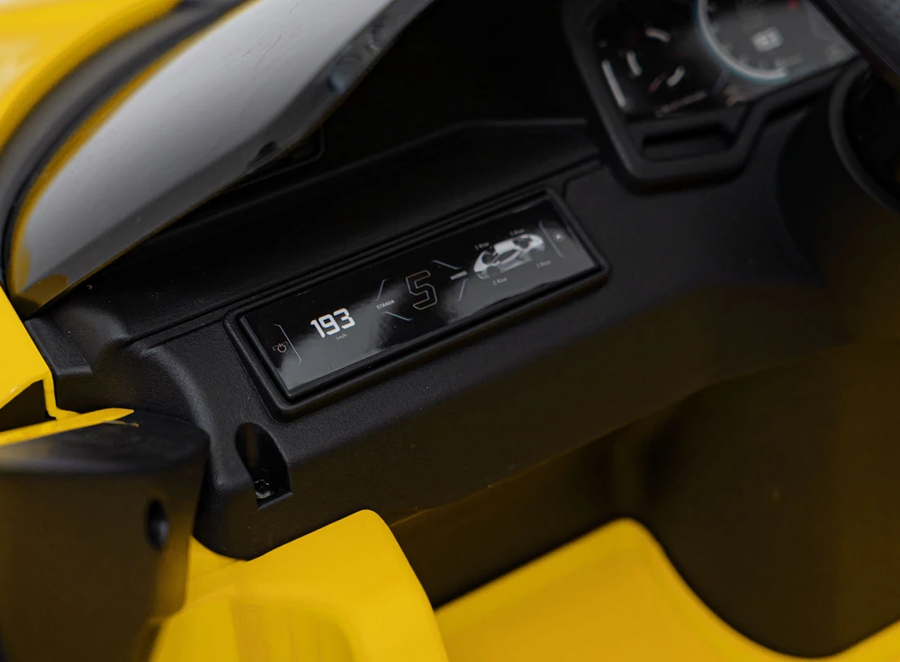 Elektromobilis Lamborghini Revuelto, Geltona