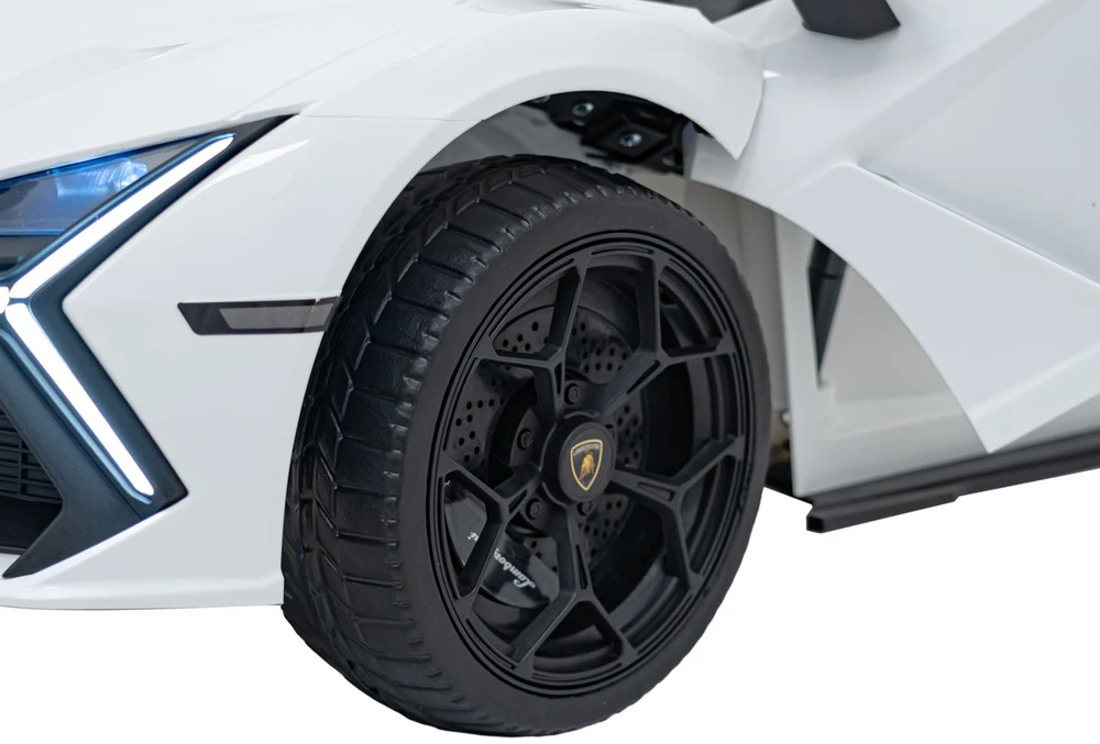 Elektromobilis Lamborghini Revuelto, Baltas