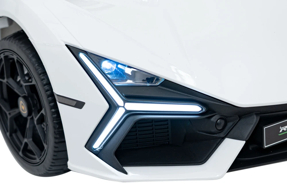 Elektromobilis Lamborghini Revuelto, Baltas
