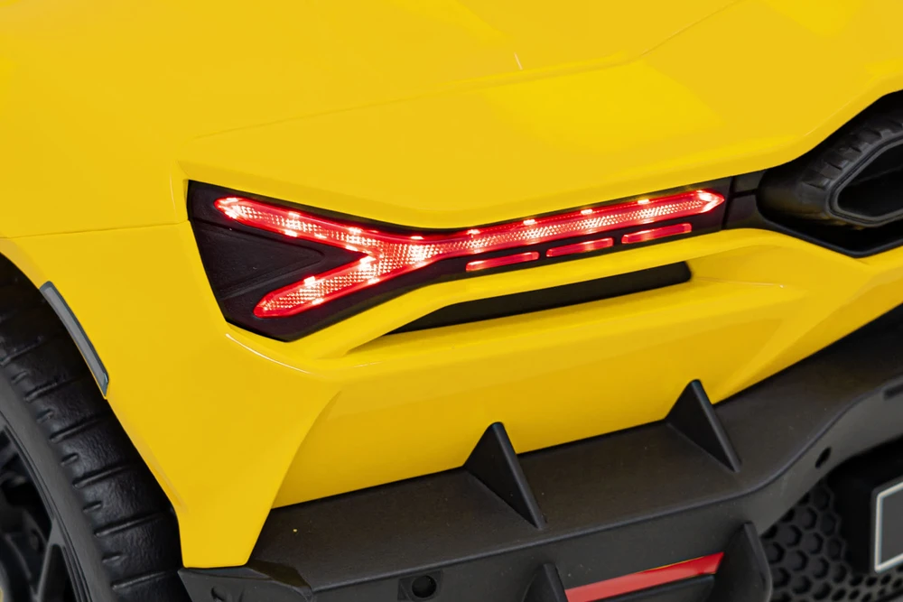 Elektromobilis Lamborghini Revuelto, Geltona