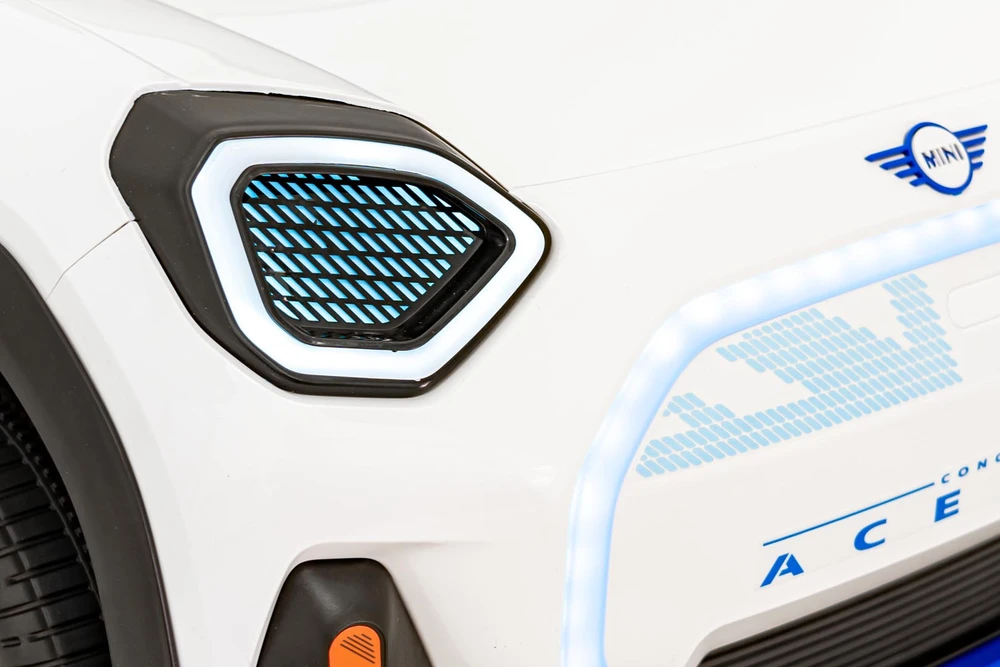 Elektromobilis Mini Concept Aceman, Baltas